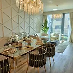 Magnificent Lux 2 Bedroom With Incredible Skyline View